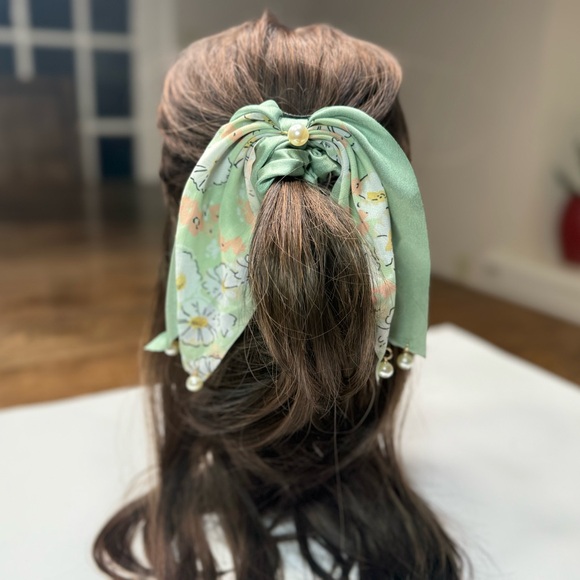 Floral Pearl-Embellished Hair Scrunchies Set 4 pieces - Picture 10 of 10